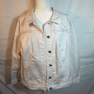 AVENUE Denim Women’s 22-24 White Denim Jacket W/ Embroidered Stitching Classic